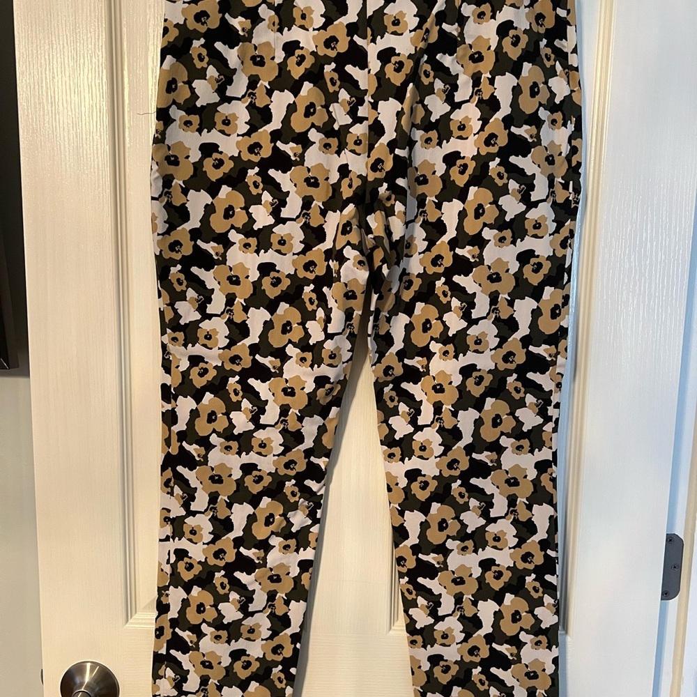 Floral Leggings - Black and Tan. Stretch Side Zip